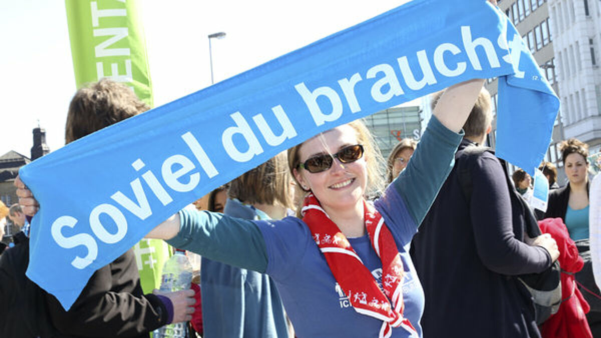 Mit vier zentralen Gottesdiensten unter freiem Himmel begann am 1. Mai der Kirchentag in Hamburg