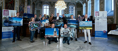 Dieser Kalender unterstützt die Lübecker Kirchtürme - nordkirche.de