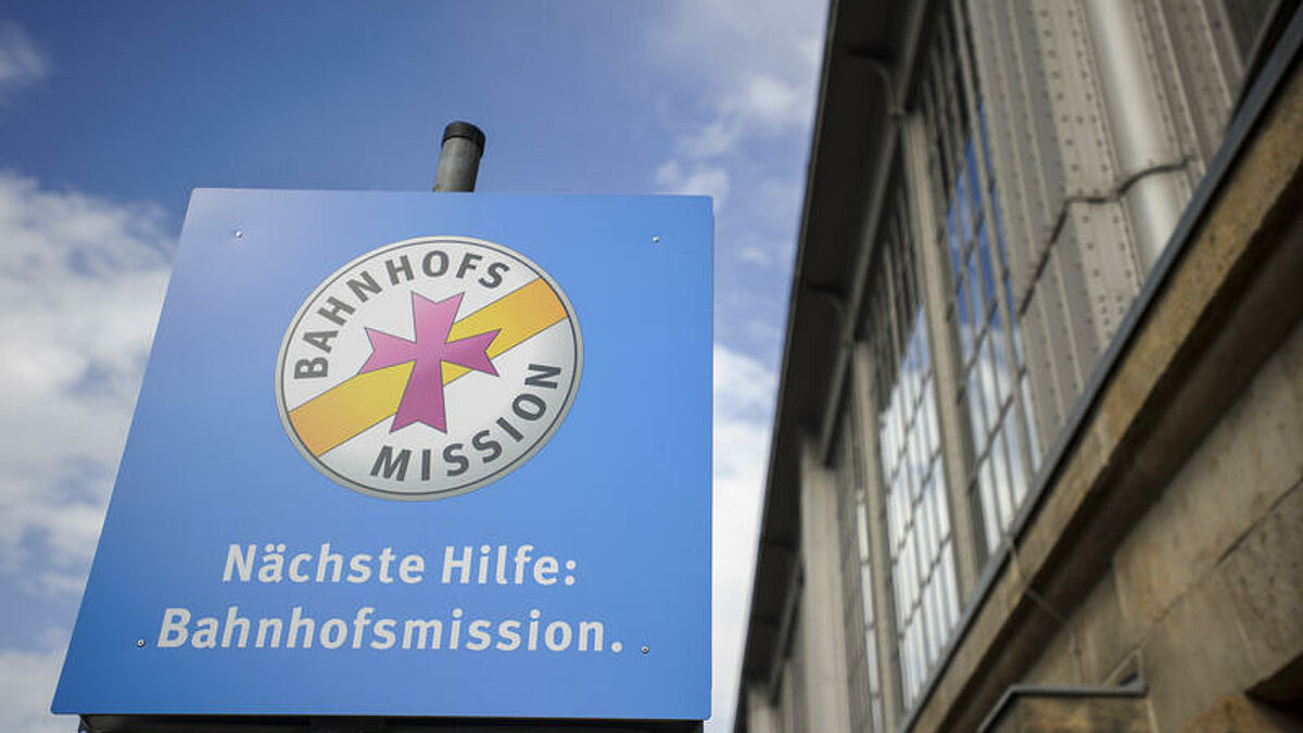 Bahnhofsmissionen gibt es in mehr als 100 Städten in Deutschland
