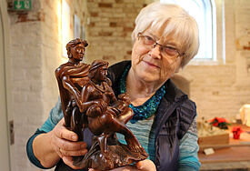 Eine Krippe von den Philippinen ist die Lieblingskrippe von Heidemarie Wellmann im Norddeutschen Krippenmuseum.