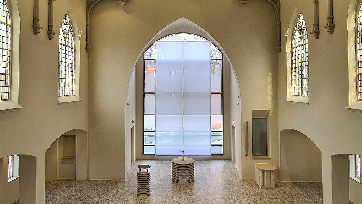 Hell und einladend, so sieht es in der umgebauten St. Nicolaus-Kirche der Stiftung Alsterdorf jetzt aus.