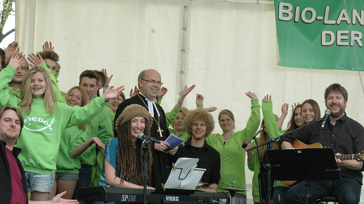 Bischof Gothart Magaard beim Openair-Gottesdienst auf dem Gottofer Landmarkt