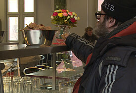 Frühstück in der Obdachlosentagesstätte MAhLZEIT in Altona
