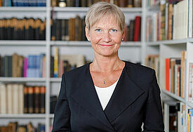 Kirsten Fehrs ist Bischöfin im Sprengel Hamburg und Lübeck der Nordkirche. 2021 tritt sie erneut bei der EKD-Ratswahl an. 