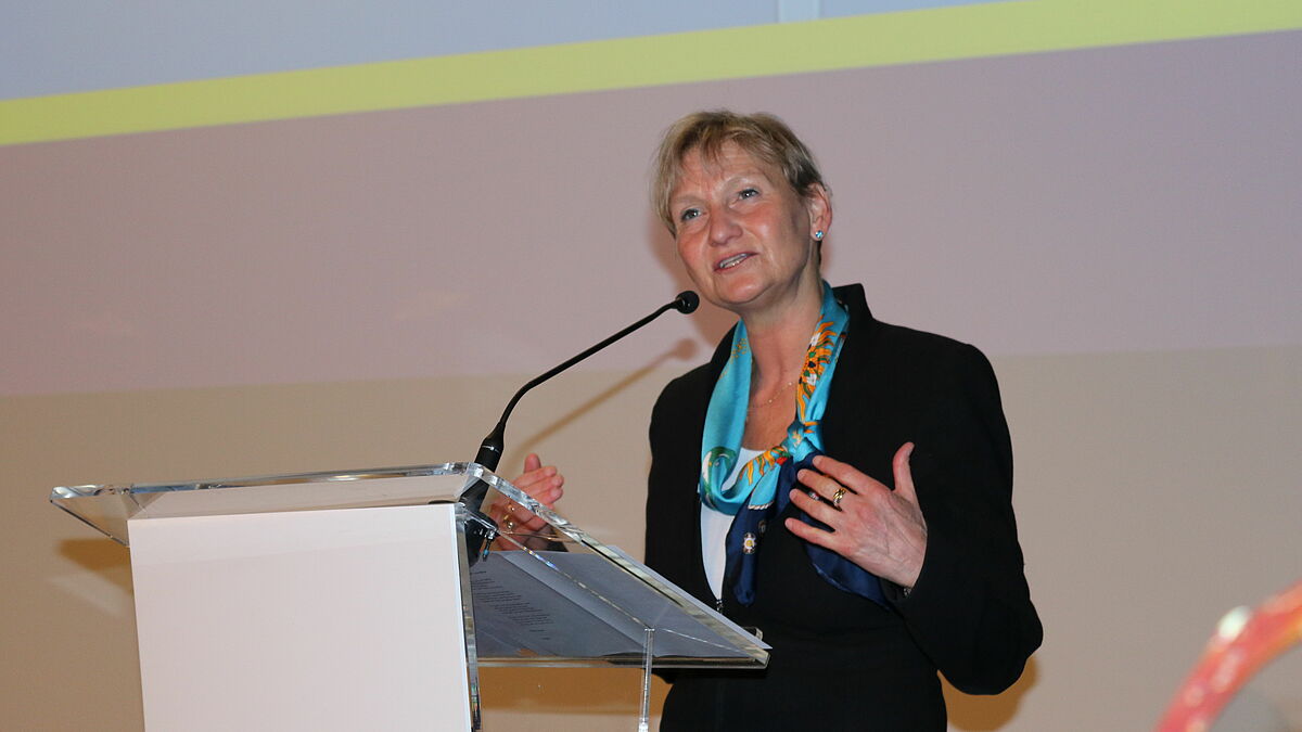 Bischöfin Kirsten Fehrs beim Auftakt der Landessynode in Rostock-Warnemünde
Foto: Wendt/Nordkirche