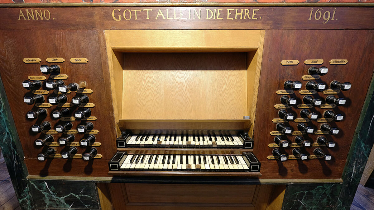 Die Arp-Schnitger-Orgel in der evangelischen St. Pankratius-Kirche in Hamburg-Neuenfelde 
