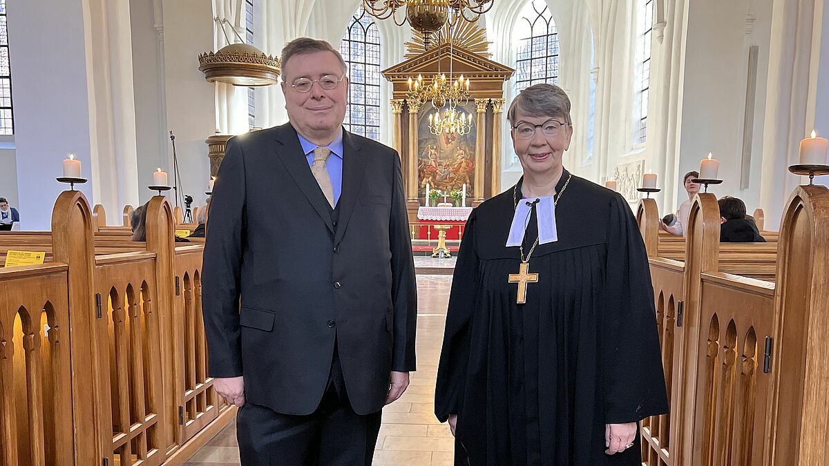 Der Botschafter der Bundesrepublik Deutschland in Dänemark, Prof. Dr. Pascal Hector hielt ein Grußwort im Anschluss an den Gottesdienst und würdigte das soziale Engagement der Gemeinde. Die Predigt hielt Landesbischöfin Kristina Kühnbaum-Schmidt.