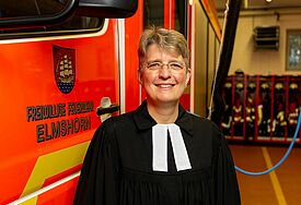 Pastorin Britta Stender wurde vor vier Jahren erste Frau bundesweit zur Wehrführerin einer Freiwilligen Feuerwehr gewählt.