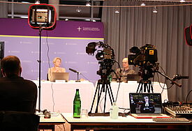 Ulrike Hillmann, Präses der Landessynode. Aufnahme mit dem Kamerateam der Digital-Konferenz im November 2020