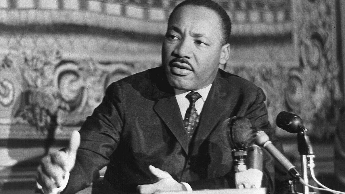 Der Bürgerrechtler und Friedensnobelpreisträger Dr. Martin Luther King wurde am 4. April 1968 von einem fanatischen Attentäter erschossen. Heute ist King Inbegriff der schwarzen Bürgerrechtsbewegung in den USA. 