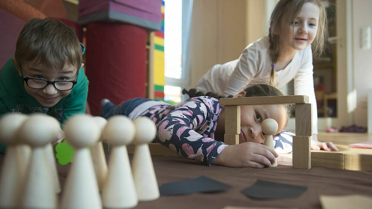 Kita Kinder Es wird einiges zusammengebaut - im Kirchenkreis Hamburg-West/Südholstein betrifft das auch die Kitawerke.