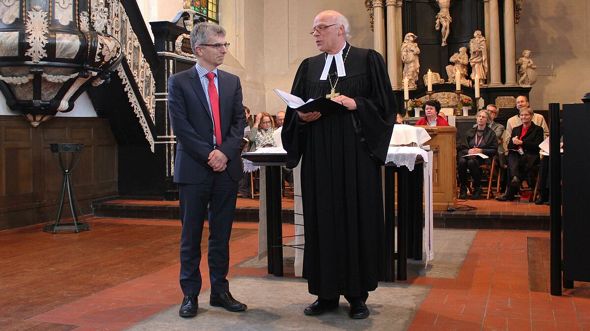 Bischof Gerhard Ulrich und Klaus Lachenmann bei seiner Amtseinführung ©Antje Wendt/Nordkirche