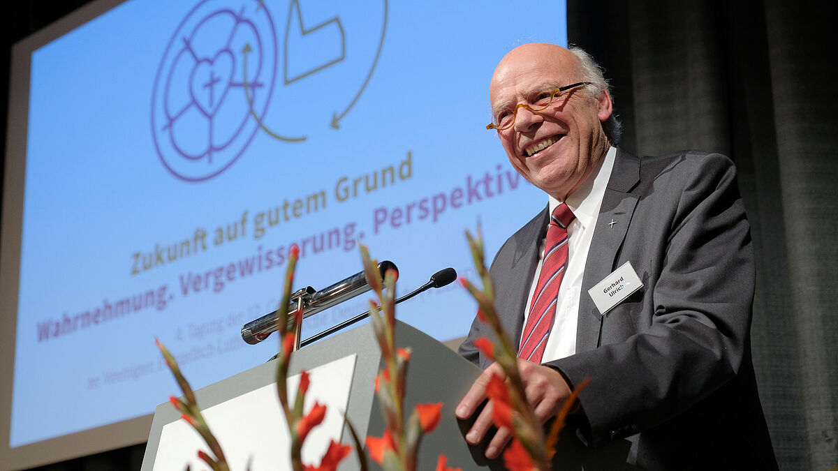 Nordkirchen-Bischof Gerhard Ulrich ist von der Generalsynode zum Leitenden Bischof der Vereinigten Evangelisch-Lutherischen Kirche Deutschlands (VELKD) wiedergewählt worden.