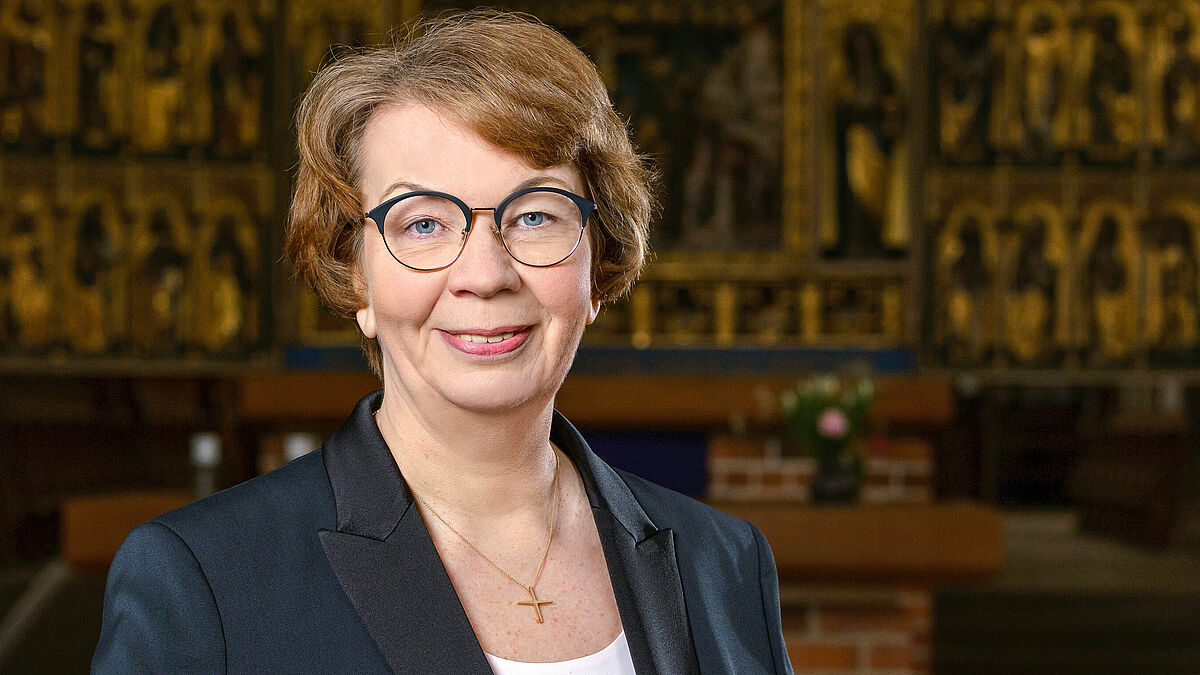 Landesbischöfin Kristina Kühnbaum-Schmidt zollt der Kanzlerin für das Fehlereingeständnis Respekt. Gleichzeitig sagt sie, dass die Nordkirche an Ostern für die Menschen erreichbar bleibt - analog und digital. 
