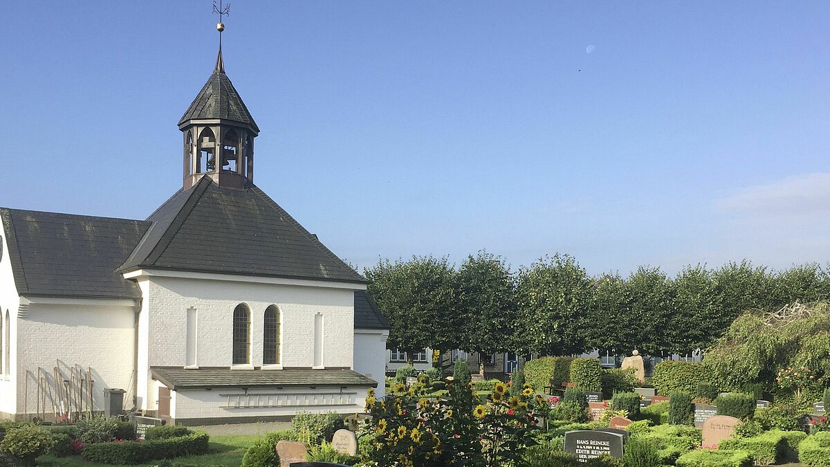 Die Friedhofskapelle der Fischersiedlung Holm bei Schleswig.