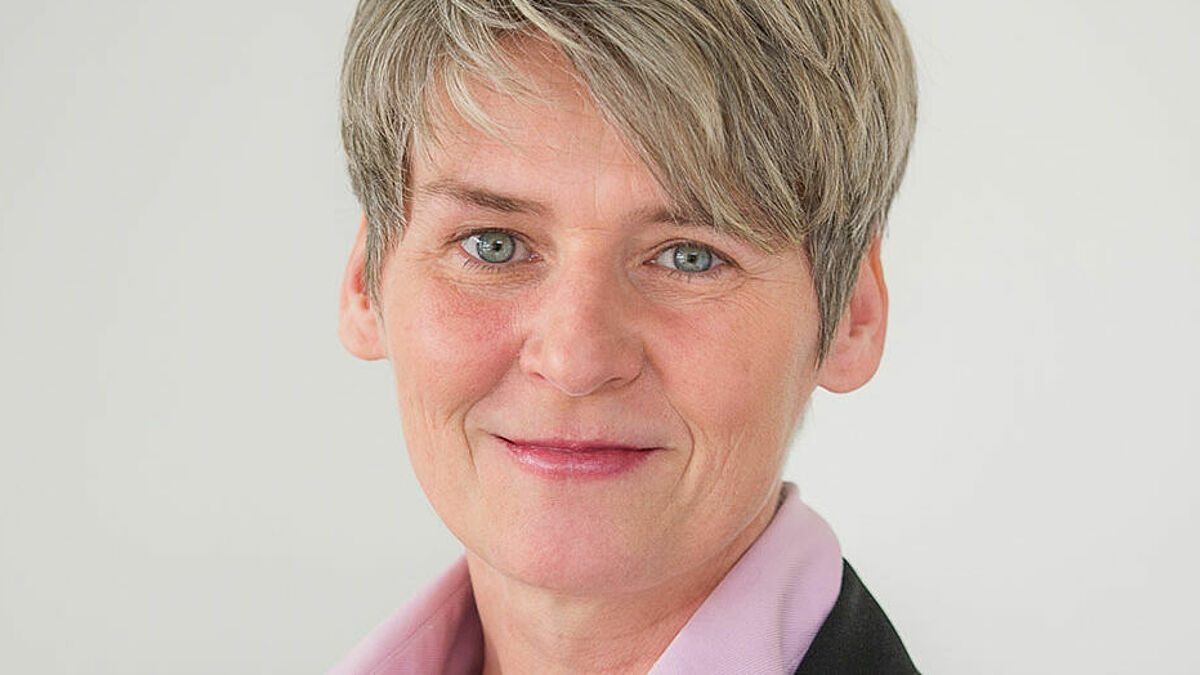 Zwei Jahre lang hat Prof. Dr. Kerstin Lammer den Hauptbereich Seelsorge und gesellschaftlicher Dialog in der Nordkirche geleitet. Zum 1. Oktober wird sie Leitende Militärdekanin in Berlin