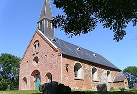 Die evangelische Kirche in Vollerwiek gehört zu den sechs Gemeinden auf der Nordsee-Halbinsel Eiderstedt, die vor 900 Jahren gegründet wurde. Hier finden sich noch Mauerreste, die auf die Ursprungskirche zurückgehen