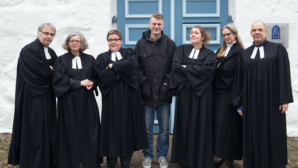 Friedemann Magaard, Inke Raabe, Ina Brinkmann, Initiator Björn Högdsdal, Gesche Schaar, Sylvia Goltz und Johannes Ahrens (von links) freuen sich auf den Predigt-Slam