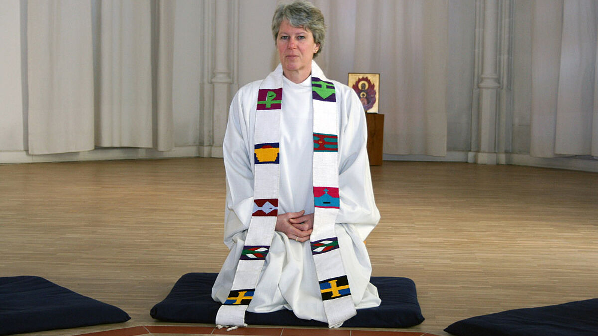 Pastorin Irmgard Nauck in der  "Kirche der Stille" in Hamburg-Altona. Die Kirche feiert am Wochenende (15./16. März) ihr fünfjähriges Bestehen. 