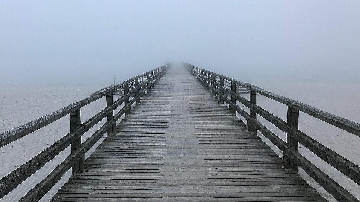 Die Seebrücke an der Ostseeküste in Prerow auf dem Darß.