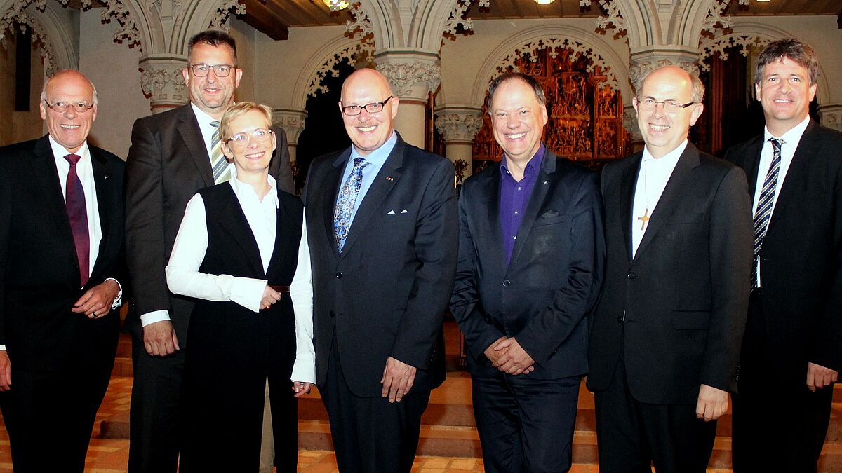 Sommerempfang der Nordkirche im St. Petri-Dom zu Schleswig mit Landesbischof Ulrich, Innenminister Studt, Dr. Petra Bahr, Bürgermeister Dr. Christiansen, Präses Dr. Tietze, Bischof Magaard und Pastor Dr. Dübbers (v.l.)