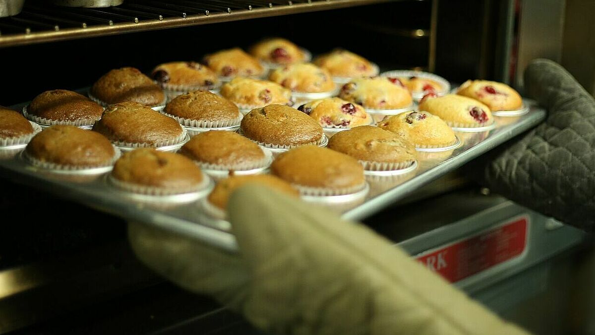 200 frisch gebackene Muffins wurden zur Uniklinik in Lübeck gebracht (Symbolbild).