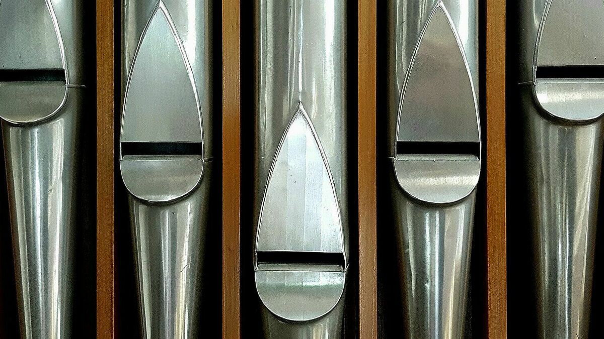 Pfeifen einer Kirchenorgel