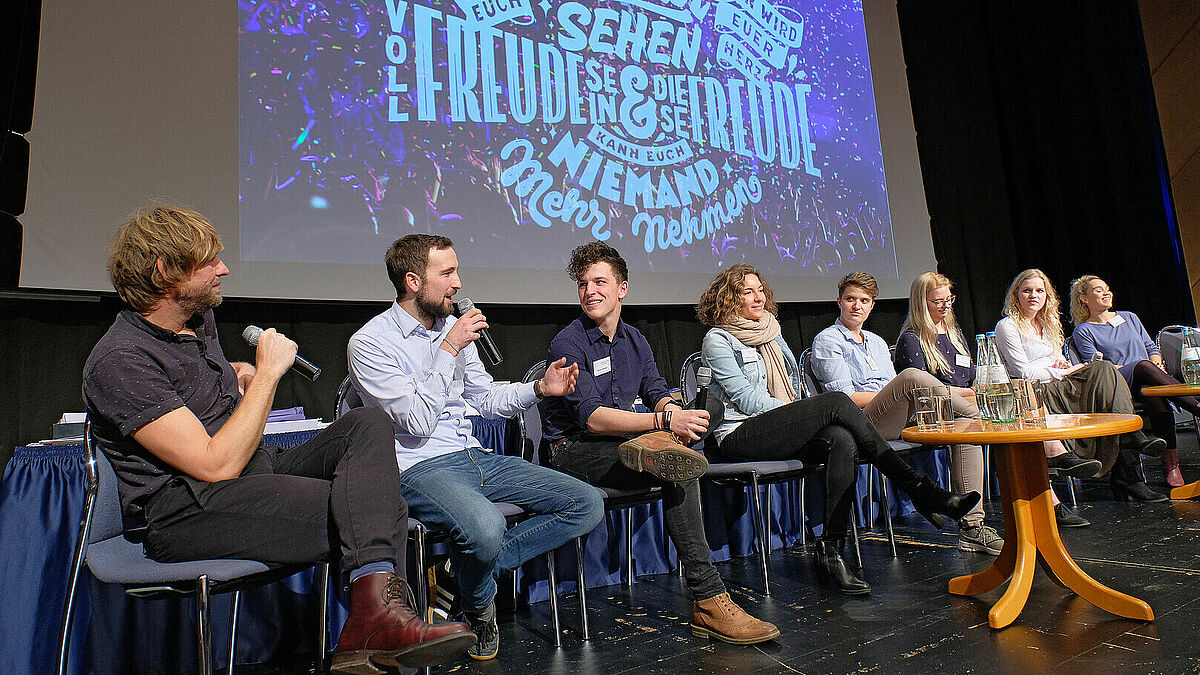 "Woran glauben junge Menschen?": Talkrunde zum Schwerpunktthema der Synodentagung der Evangelischen Kirche in Deutschland (EKD) in Würzburg. 