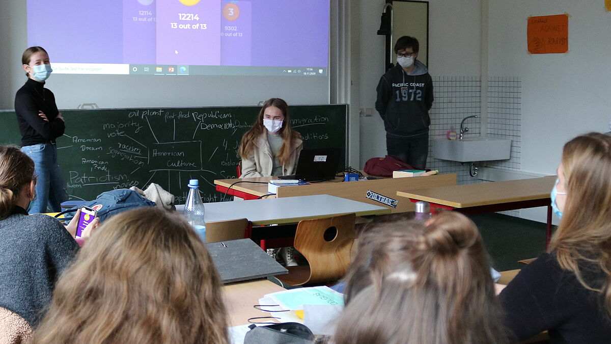 Eindrücke aus dem Gottesdienst in einer Klasse der Lornsenschule in Schleswig. Foto: Wendt/Nordkirche