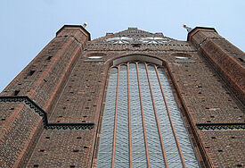 Die Fassade der Georgenkirche in Wismar.