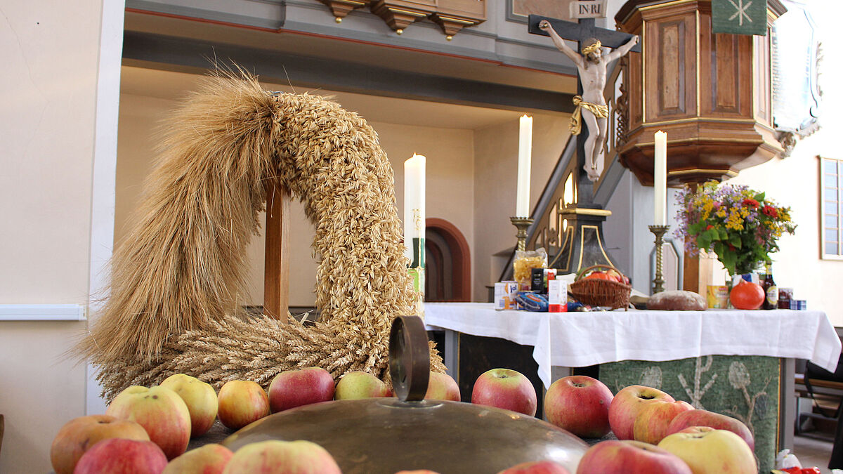 Erntedank in einer Kirche