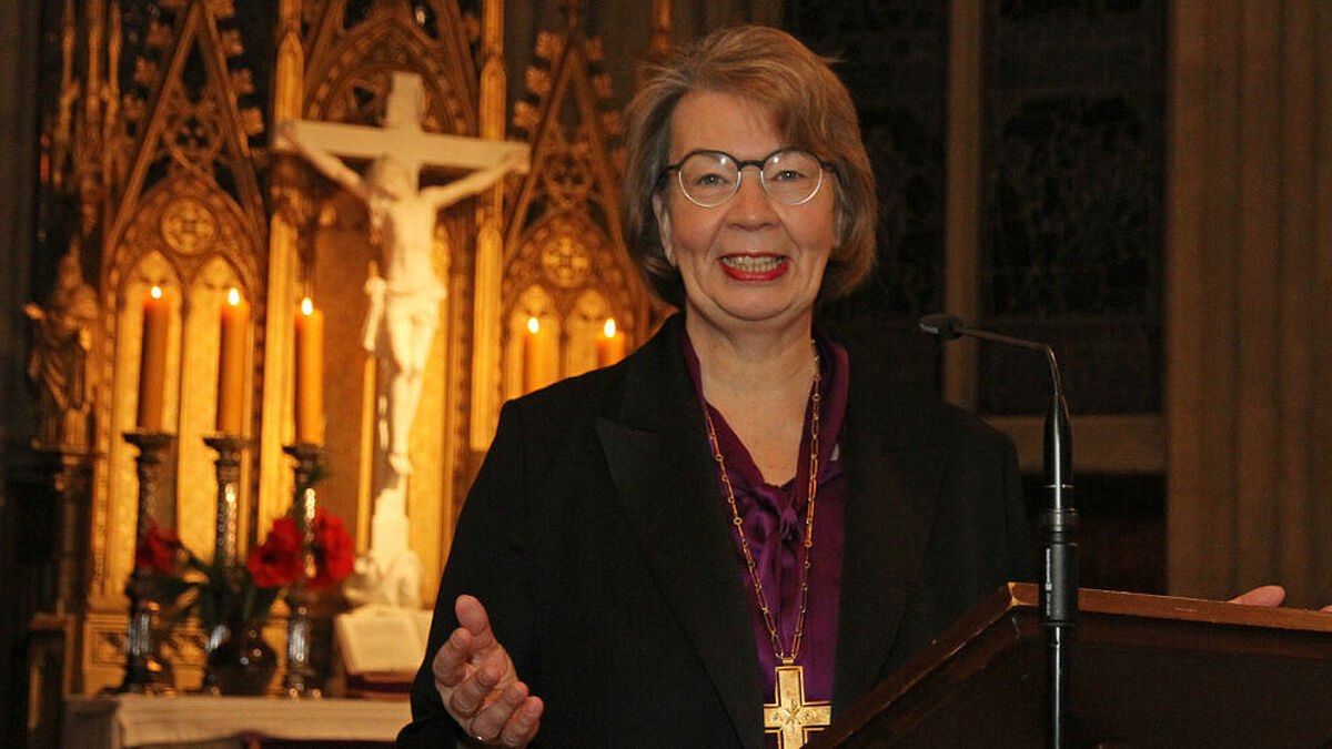 Für Landesbischöfin Kristina Kühnbaum-Schmidt lädt die Botschaft vom Christuskind, das jetzt in Gottes Namen unterwegs zu den Menschen ist, zu einem Perspektivwechsel ein. 