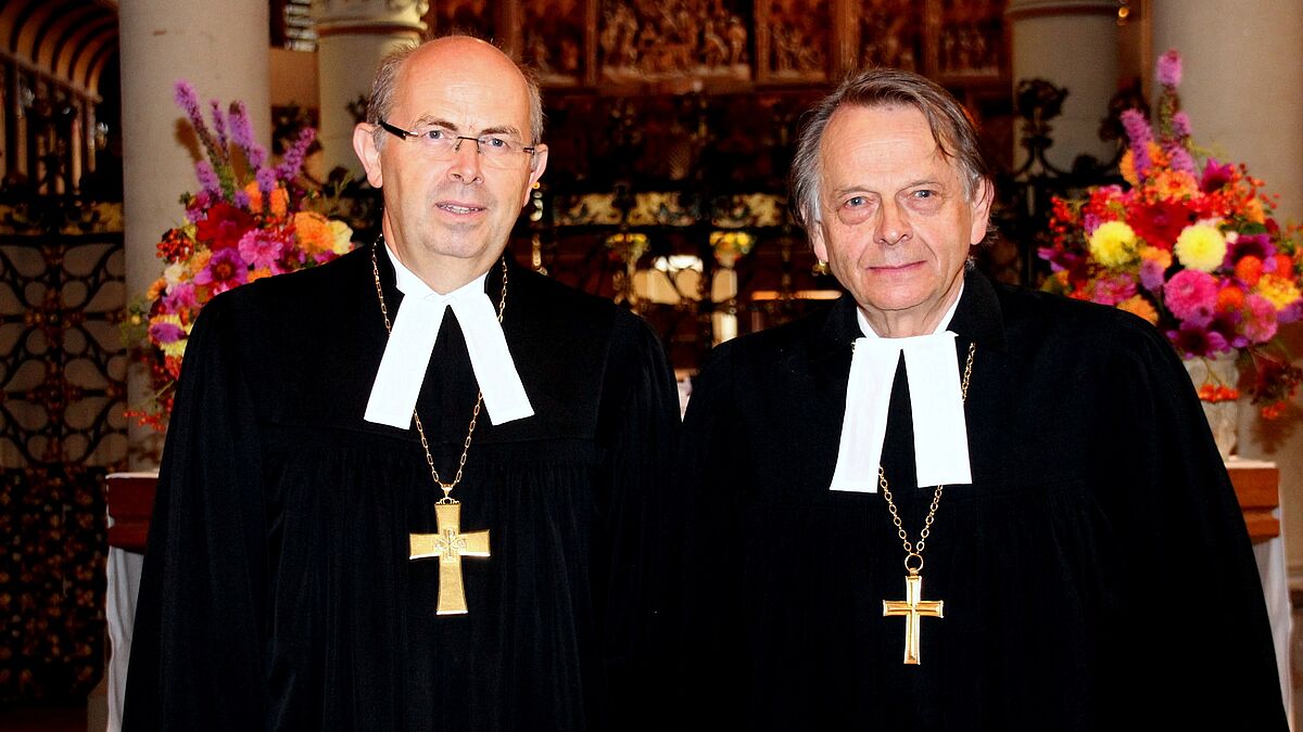 Bischof Gothart Magaard gemeinsam mit Altbischof Dr. Hans Christian Knuth