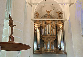 Deutschlands "Hauptstadt der Kirchenmusik" bekommt ein weiteres Schmuckstück: In Hamburg weiht die Hauptkirche St. Katharinen am Sonntag ihre neue Barock-Orgel ein.