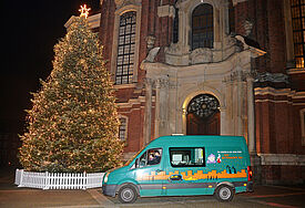 Mitternachtsbus der Diakonie vor dem Hamburger Michel 
