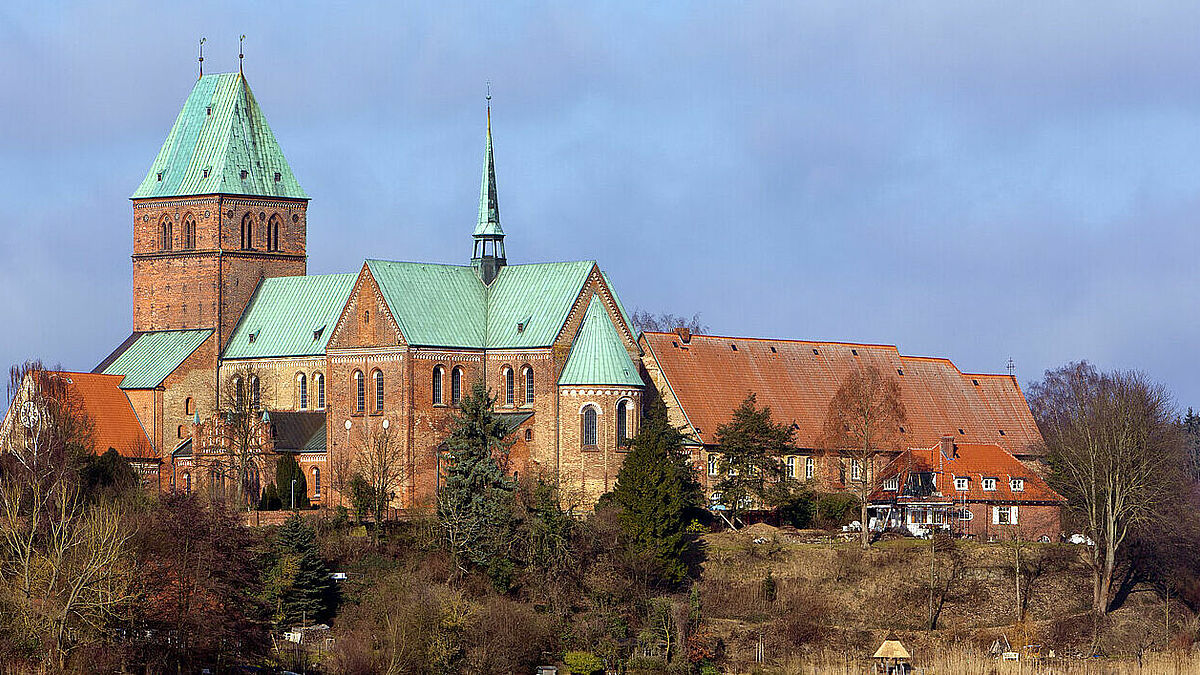 Die Domprobstei auf der Dominsel im Ratzeburger See wird seit mehreren Jahrzehnten als Museum genutzt. Jetzt ist der Weg frei für eine denkmalgerechte Sanierung.