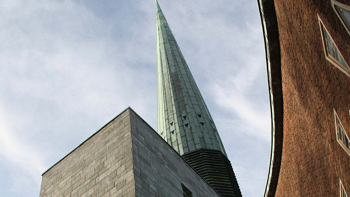 Der Turm der St. Nikolai Kirche am Klosterstern Hamburg.
