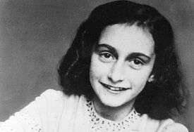 Anne Frank, Verfasserin des "Tagebuchs der Anne Frank" (1929-1945, Foto um 1940). Ihr Tagebuch erzählt von Zukunftsträumen. Doch im Konzentrationslager Bergen-Belsen endeten alle ihre Hoffnungen. Anne Frank war erst 15, als sie im März 1945 starb.