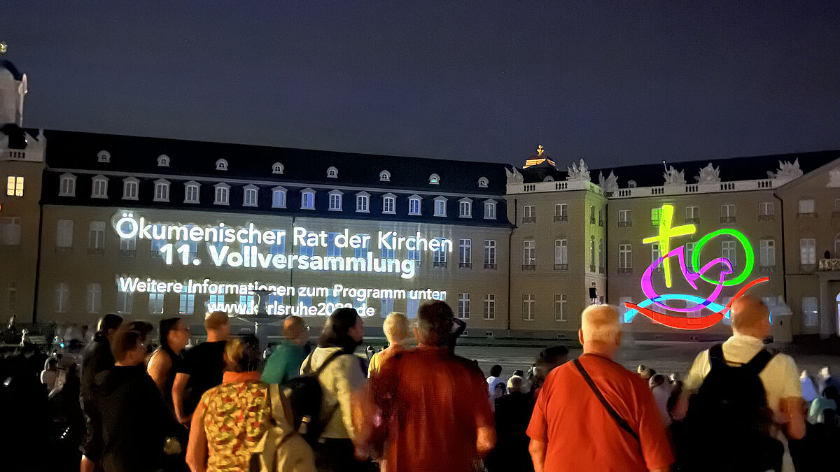 Junge Menschen, die als Stewards an ÖRK-Veranstaltungen oder Vollversammlungen mitwirken, sind keine Beobachterinnen und Beobachter der Veranstaltungen oder Vollversammlung, sondern nehmen aktiv daran teil.