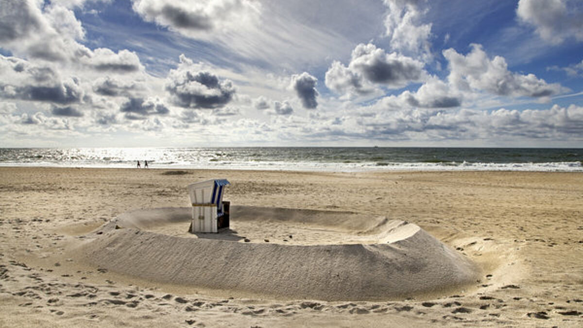 Seelsorge im Strandkorb soll es diesen Sommer auch auf Sylt geben - auf der Insel will "Kirche Unterwegs" in Wenningstedt und Rantum vor Ort sein.