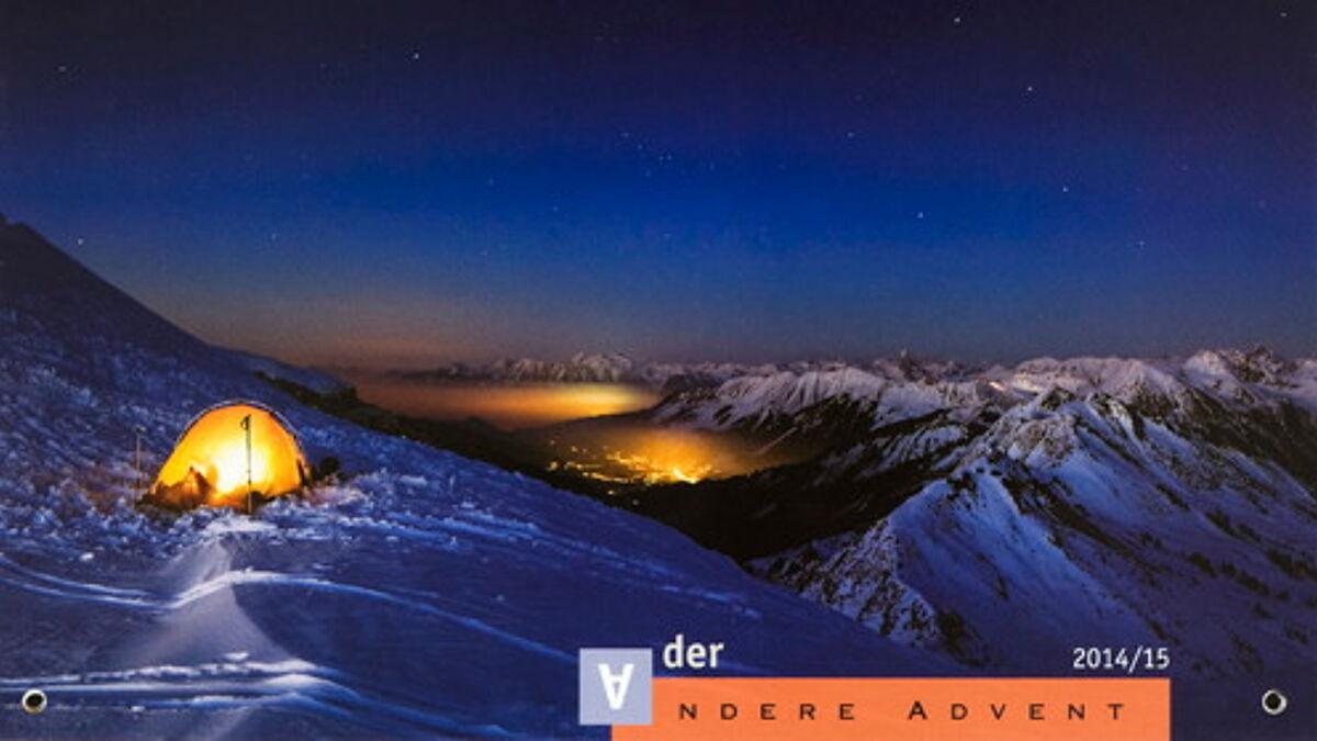Die schneebedeckten Berge des Kleinwalsertals zieren den Titel des Kalenders "Der Andere Advent"