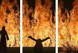 Die Installation "Fire Woman" von Bill Viola wird Teil des Gottesdiensts mit Bischöfin Kirsten Fehrs sein.