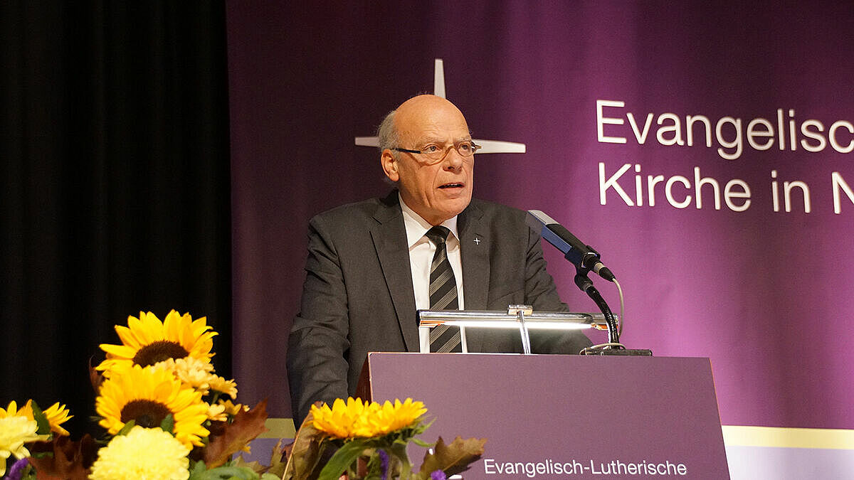 Die Nordkirche will die Bemühungen um eine Aufarbeitung der DDR-Vergangenheit ihrer Vorgängerkirchen fortsetzen und erweitern. Dazu informierte Landesbischof Gerhard Ulrich die Synodalen in Travemünde