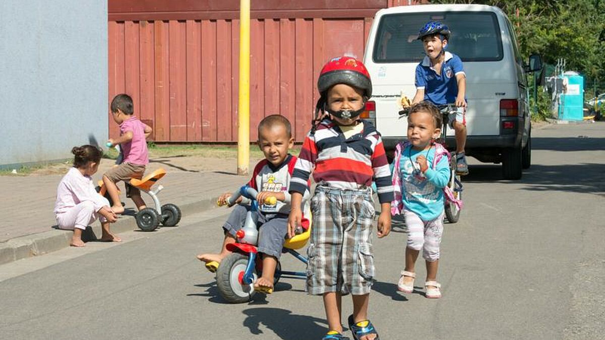 Das Netzwerk Familien der Nordkirche fordert mehr Rücksicht auf Kindeswohl bei Asylverfahren (Foto: Flüchtlingskinder in einer Erstaufnahmeeinrichtung)