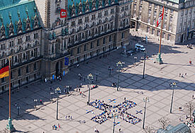 Ein Ort für die Eröffnungsfeier des Hamburger Kirchentags 2013 ist der Rathausmarkt (Archivbild).