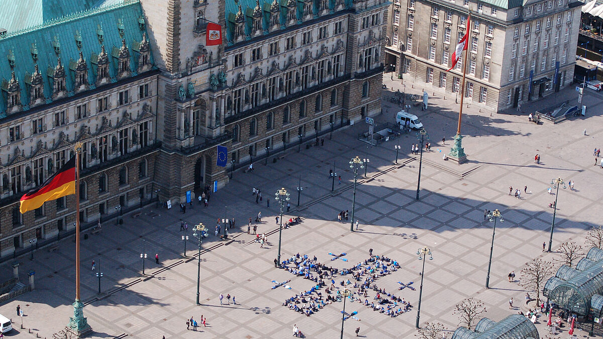 Ein Ort für die Eröffnungsfeier des Hamburger Kirchentags 2013 ist der Rathausmarkt (Archivbild).