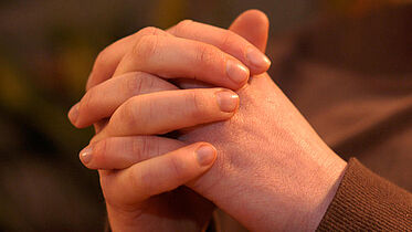 1994 wurde der protestantische Buß- und Bettag in allen Bundesländern mit Ausnahme Sachsens als gesetzlicher Feiertag abgeschafft. Der Tag  wurde geopfert, um den Arbeitgeberanteil an der Pflegeversicherung auszugleichen.