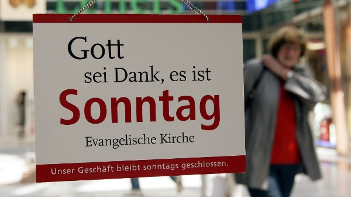 Plakat-Aktion der Evangelischen Kirche in Deutschland (EKD)zum Schutz des Sonntags (Archiv / Symbolbild).