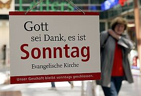 Plakat-Aktion der Evangelischen Kirche in Deutschland (EKD)zum Schutz des Sonntags (Archiv / Symbolbild).