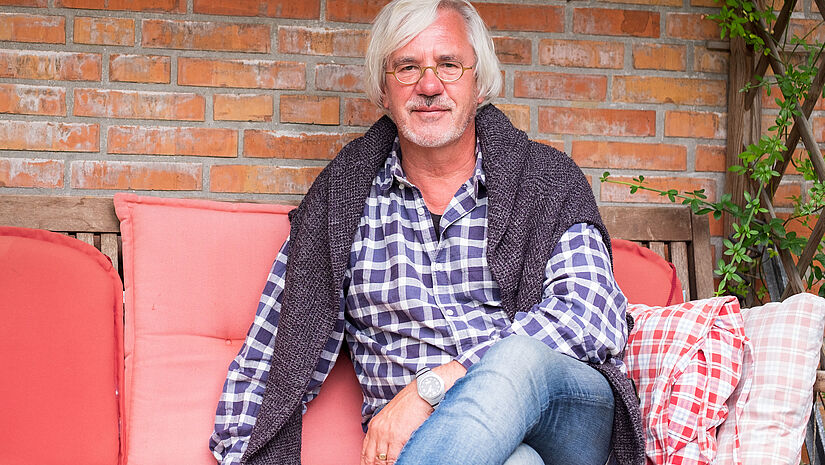 Parkbank mit Blick in den Garten: Pastor Michael Hinzmann-Schwans nächster Einsatzort. Parkbank mit Blick in den Garten: Pastor Michael Hinzmann-Schwans nächster Einsatzort.